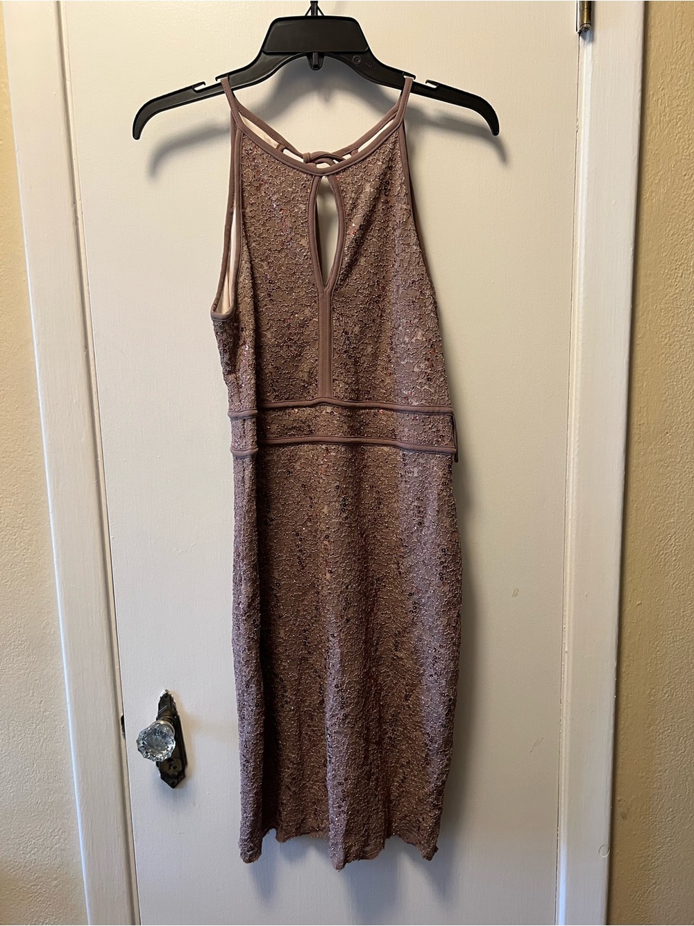 Sleeveless Lace Midi Dress in Mauve